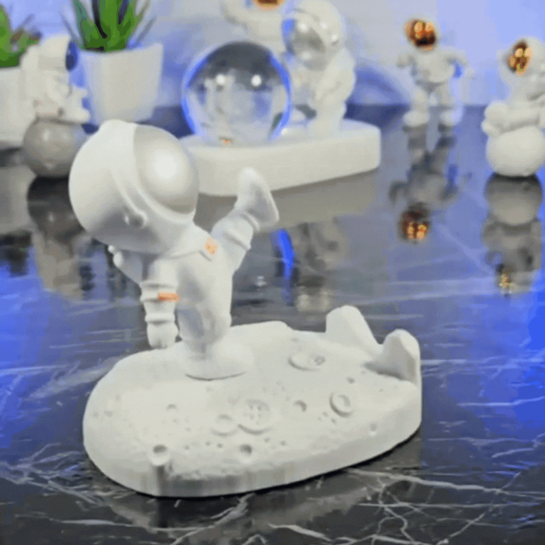 Stunning Novel Space Astronaut Phone Stand